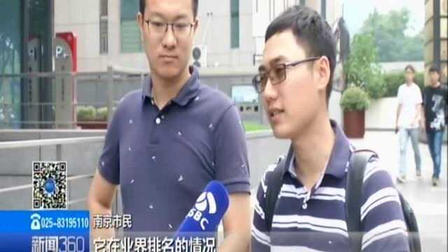 李彦宏遭泼水 百度竞价排名争议未消:李彦宏演讲时遭一男子泼水 一句话化解尴尬