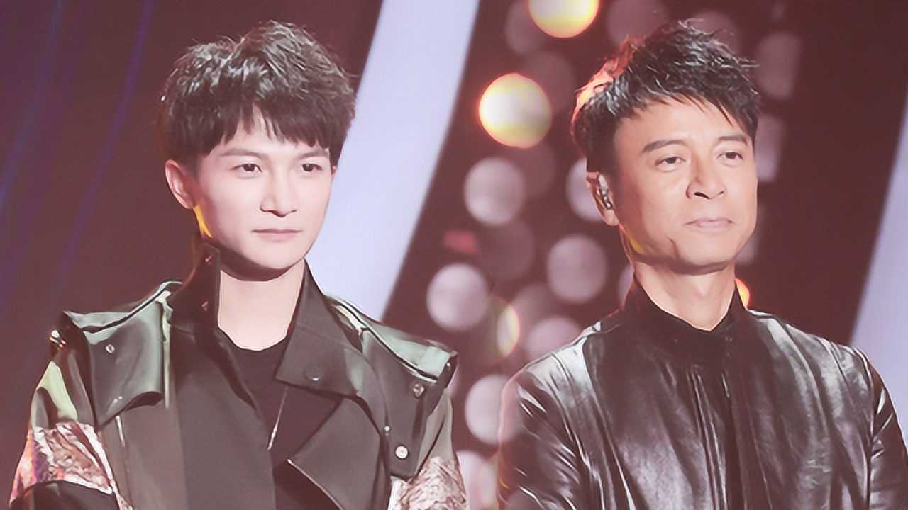 周深李克勤唱超火的《野狼disco》,费玉清跟着尬舞,嗨到飞起!