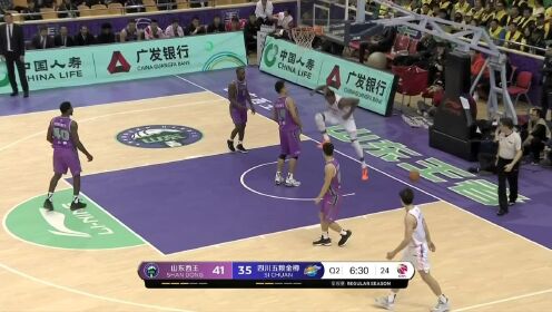《CBA全场集锦》【扣篮】福特森一步助飞罗宾逊 举火烧天双手砸筐