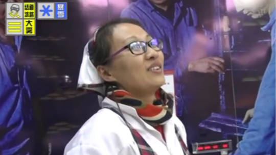 餐厅后厨起火浓烟滚滚
