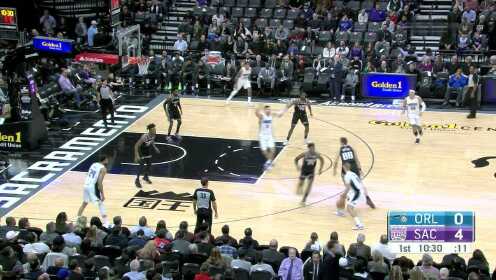 《NBA全场集锦》福尼耶闪转腾挪杀入禁区 回头望月勾手打进