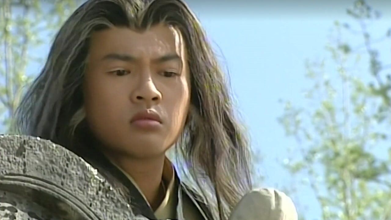少年张三丰精彩速看_《少年张三丰》第24集01:易天行与君宝在屋顶谈论爱情,君宝被扔下房顶_高清1080P在线观看平台_腾讯视频