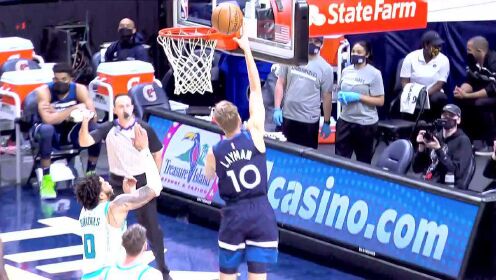 《NBA全场集锦》里德紧追其后钉板血帽马丁 莱尔曼夹缝求生1V3高难上篮