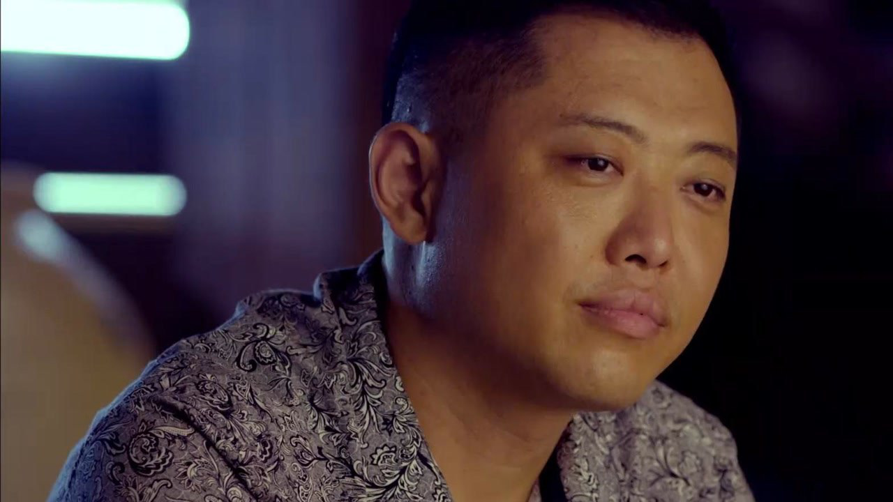 《利刃出击》第23集02:猞猁借酒醉试探曾勇是不是卧底,曾勇隐忍得很好