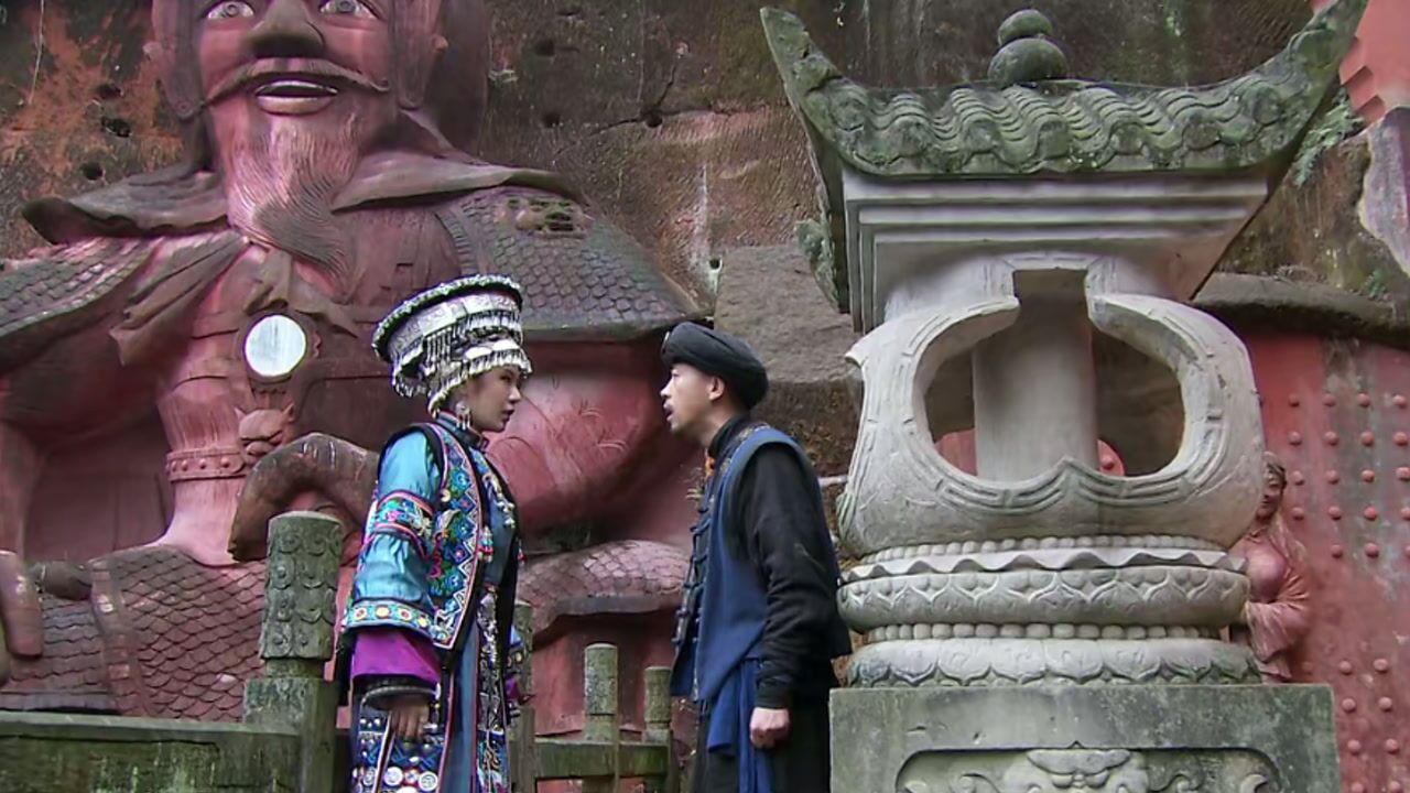 《血誓》第16集02:九妹烧掉覃岚用过的东西,老八告诉九妹覃岚没死