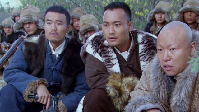 《大西北剿匪记》第十集01:邱雯回营的路上受到刘栓子的队伍阻击,两个