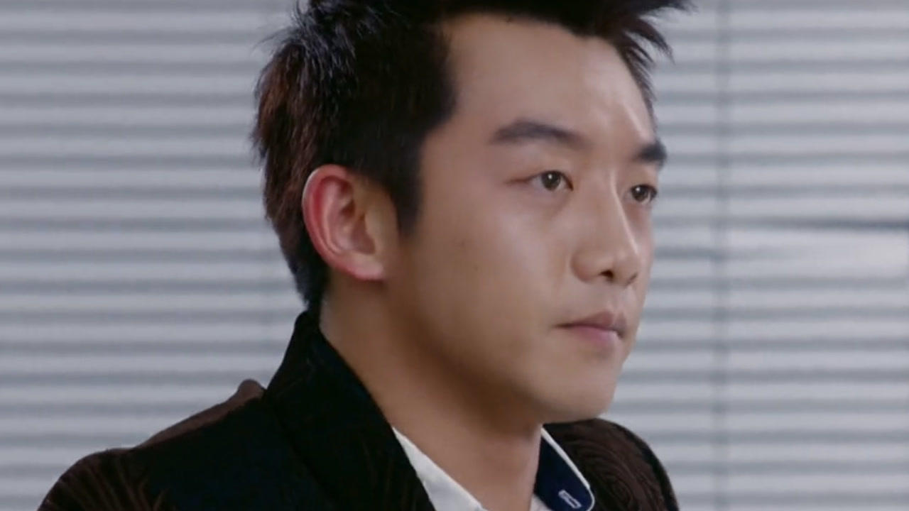 《加油吧实习生》第8集04:张盛看到宋暖穿的粉色露肩小洋装,人都笑裂