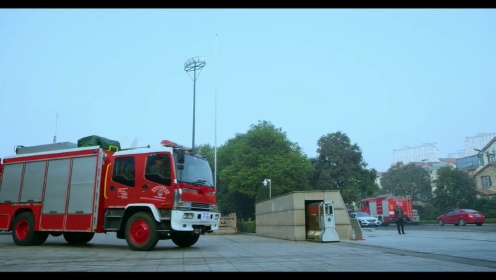 《火线出击（下）》第7集03：消防队警铃突然响起，官兵们马上行动展开救援