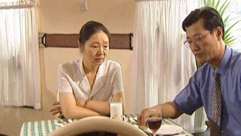 《非凡使命》第九集03：黄志龙从妈妈那得知，在易晓辉小时候，她偷看女儿的日记，这样的行为深深地伤害了女儿