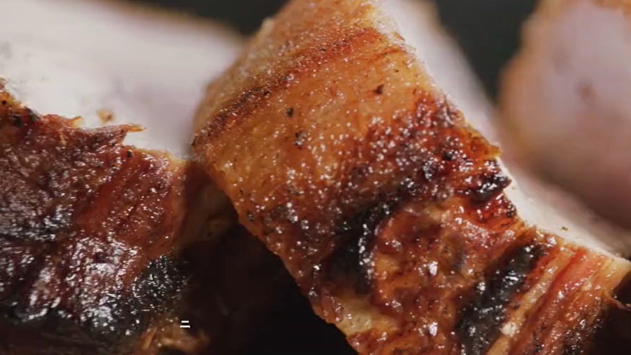 这烧猪外酥里嫩,表皮滋滋冒油,味道绝了!_高清1080P在线观看平台_腾讯视频