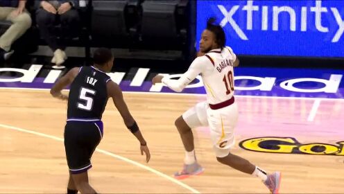 《NBA全场集锦》内线翻江倒海 莫布里强攻篮下得手