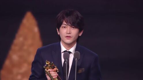 2021年度最佳经理 edg金星宇荣获奖项朱芳雨为其颁奖