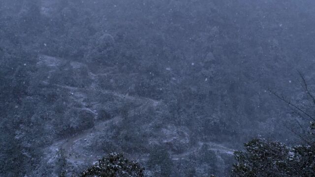 爬雪山过草地 长征精神永不忘