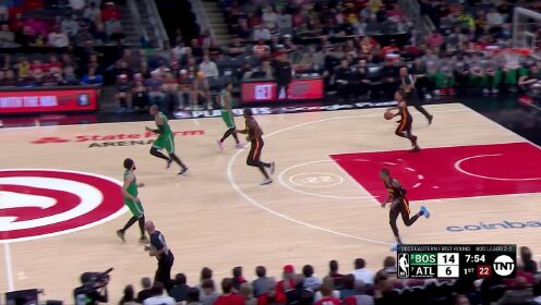 《NBA全场集锦》还是熟悉的配方！特雷杨轻松喂饼卡佩拉空接放进