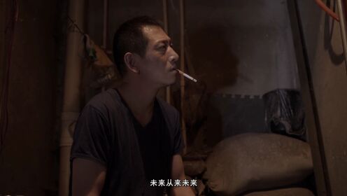 夫妻吵架吓坏小孩子，女人无奈妥协