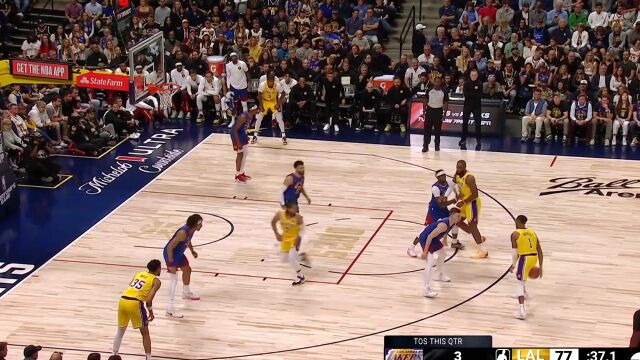 NBA：这是38岁？詹姆斯背打后强行暴扣得手