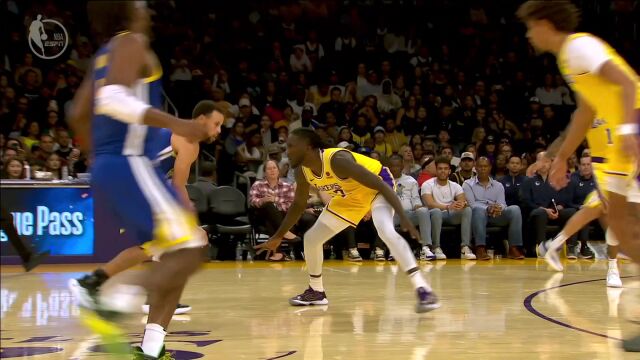 脚踝终结者！库里梦幻脚步过掉防守中距离命中