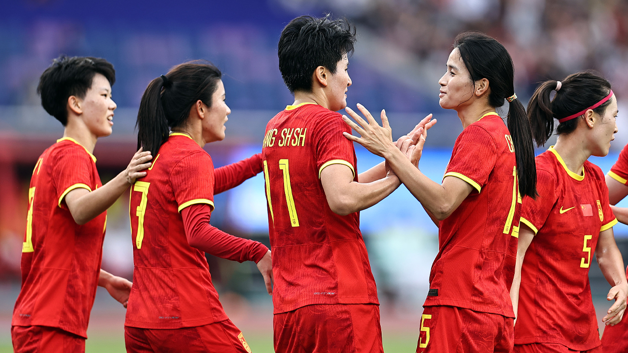 中国女足7-0大胜获铜牌 陈巧珠双响