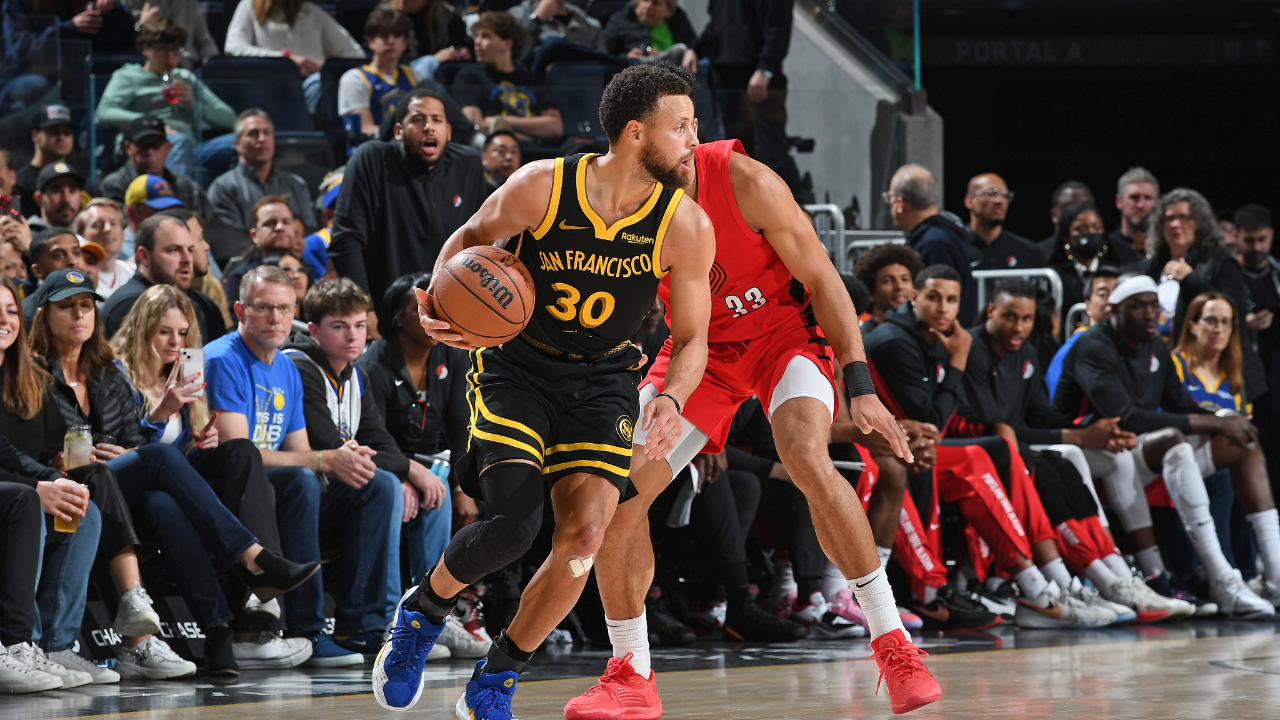 库里赛季至今精彩集锦 动如脱兔各种高难进球灵巧华丽