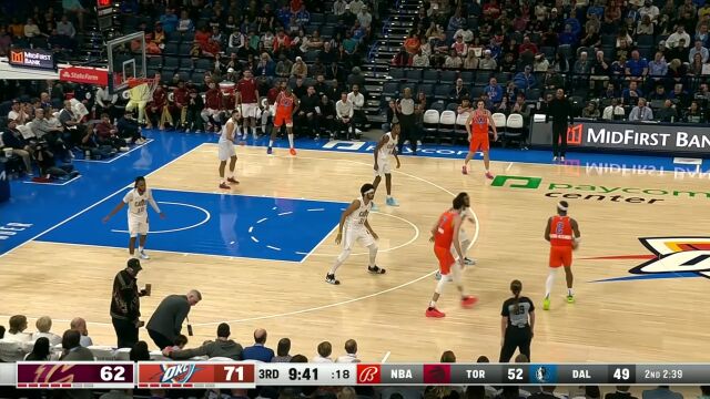 展示个人柔和手感！亚历山大展现个人能力面对米切尔打进2+1