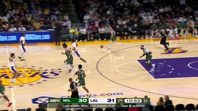 篮下有我不用愁！海耶斯镇守篮下无情大帽波蒂斯的突破扣篮