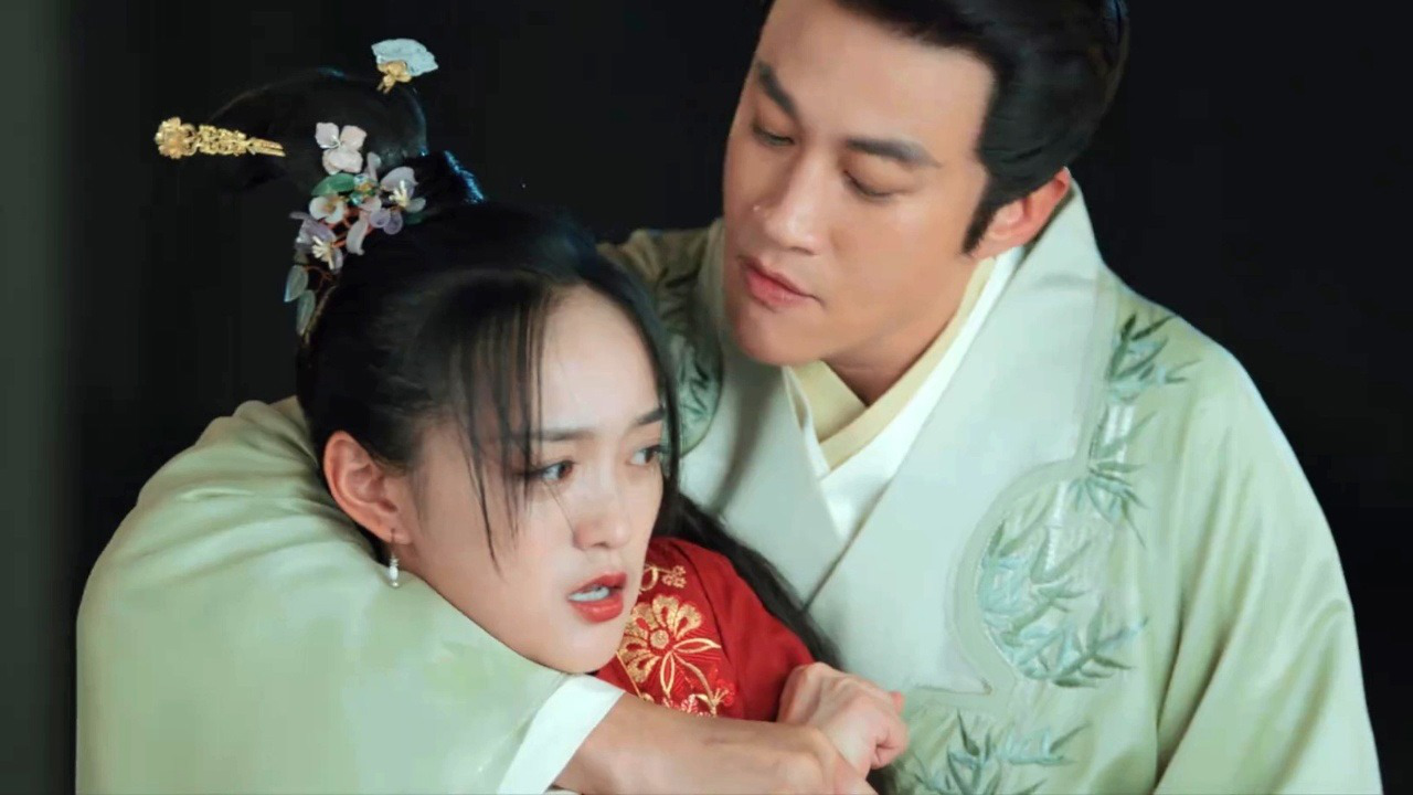 岁岁青莲丨何润东上演"强取豪夺"压迫感十足!何泓姗极限拉扯