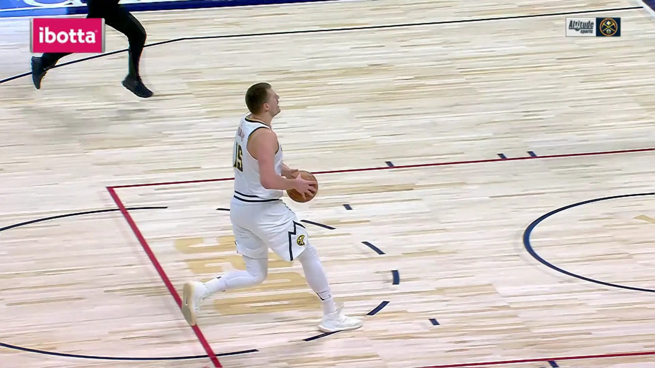 约基奇极具喜感一条龙反击暴扣