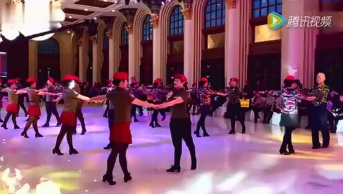 山西大同市阳高青梅水兵舞蹈团 在北京庆祝冬冬老师三周年年会上表演水兵舞