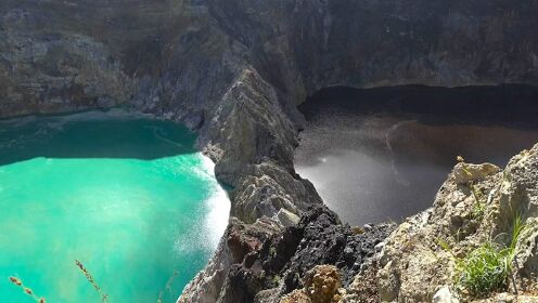 神奇！克里穆图火山三个湖泊的水颜色不断变化被称“幽灵湖”