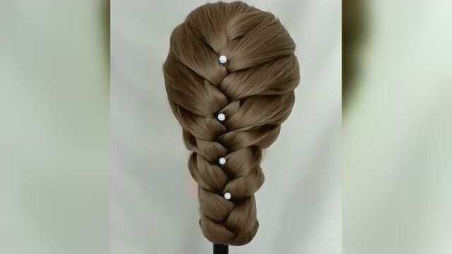 很漂亮的粗麻花辫发型编发教程