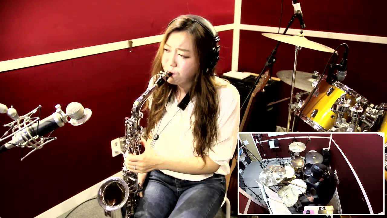韩国美女萨克斯