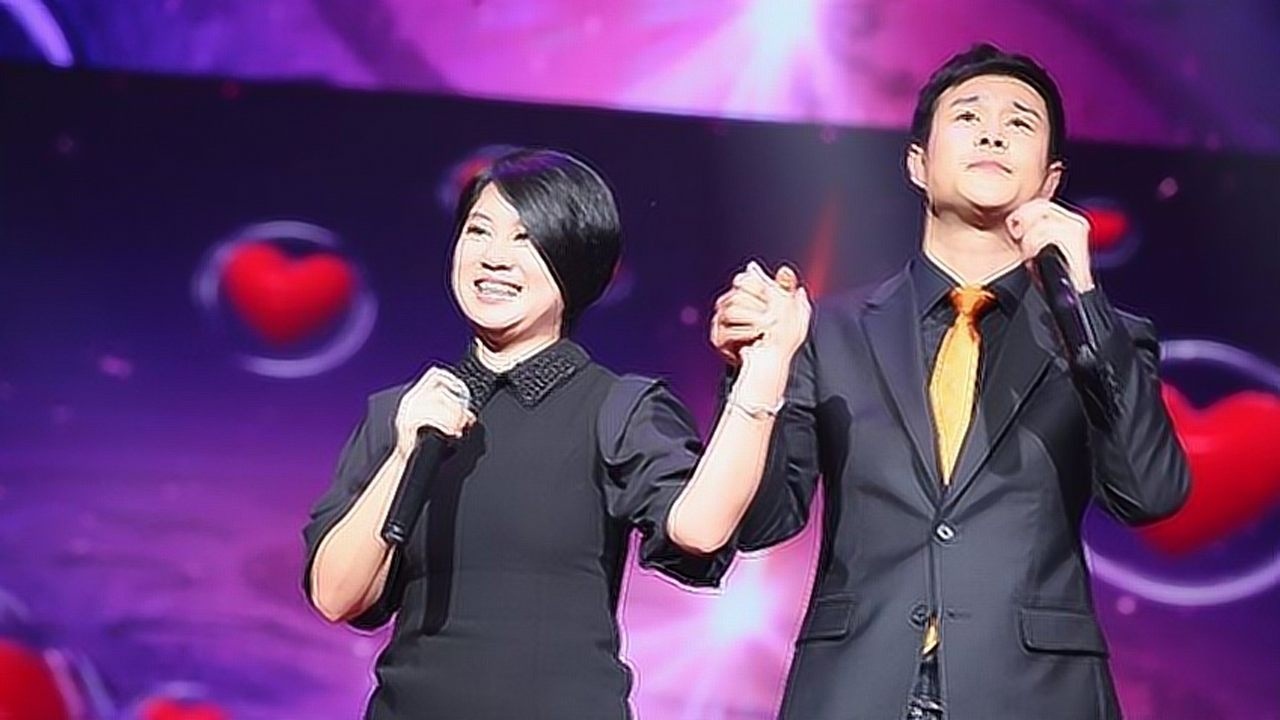 小沈阳夫妇深情对唱《你懂得》,沈春阳的声音真好听!小沈阳赚翻了