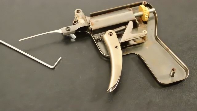 巧妇难为无米之炊小偷升级撬锁工具防不胜防啊