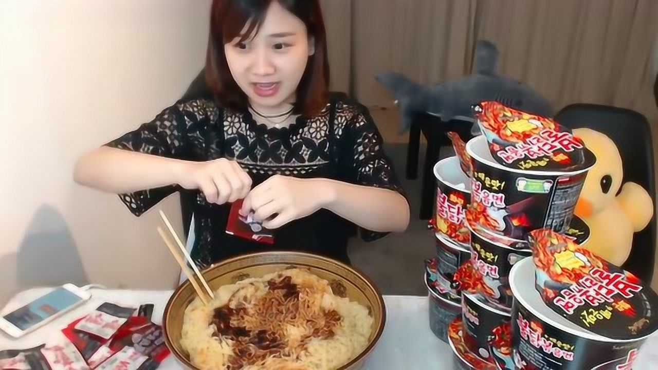 中国大胃王密子君来了 速食10桶火鸡面用时16分20秒 吃播吃货美食