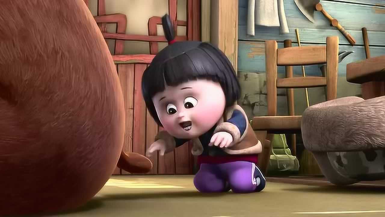 熊出没 小嘟嘟看到熊熊的尾巴,高兴的抓了起来