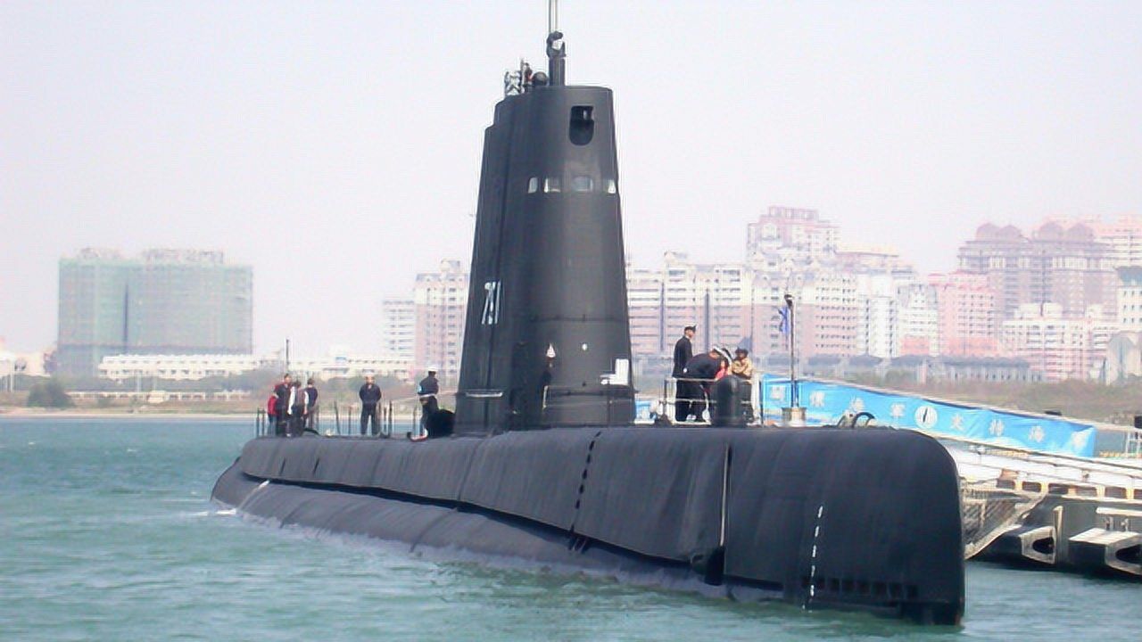 已服役70余年!台湾地区海军"海狮"号潜艇还在活动