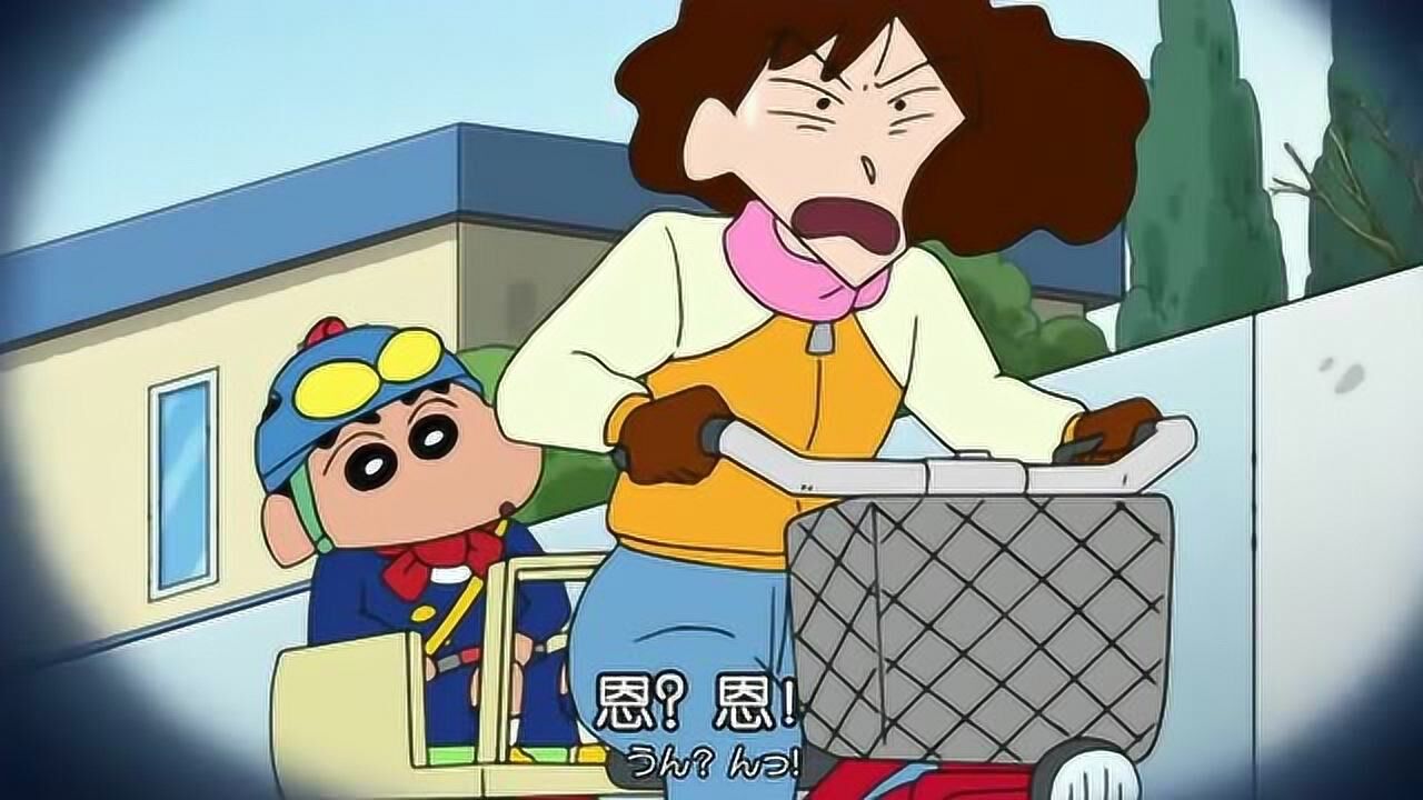 蜡笔小新美伢在拼命骑自行车的时候小新还不忘搭讪大姐姐