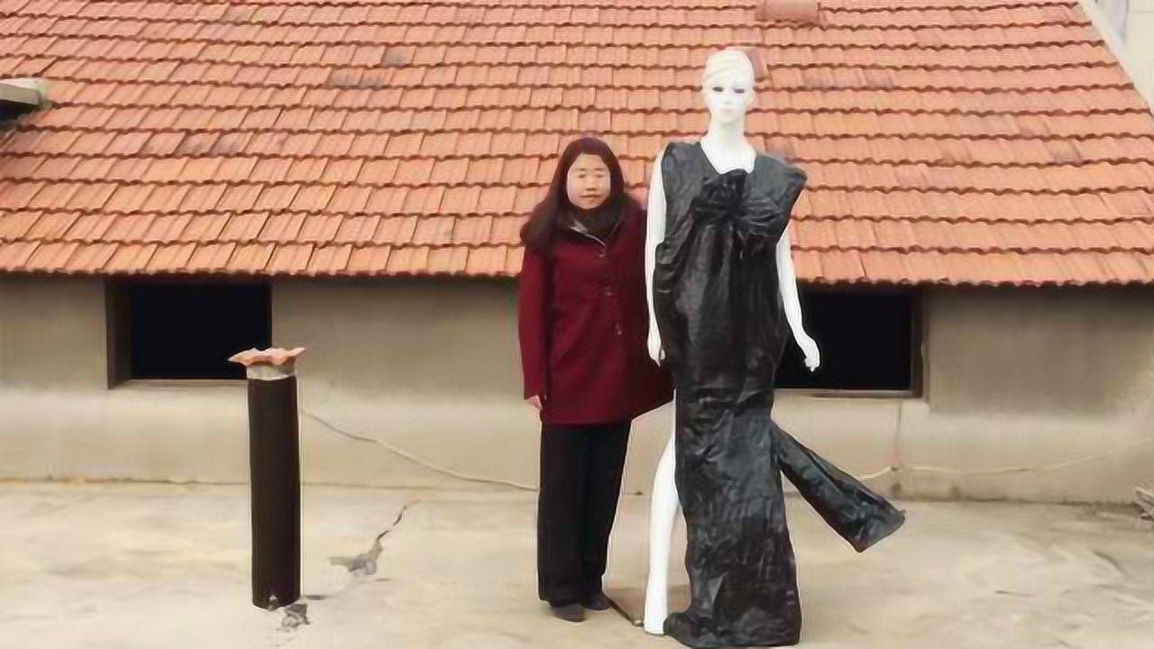 用垃圾袋设计衣服的"网红"王守英:曾想做中国香奈儿,现在只想结婚