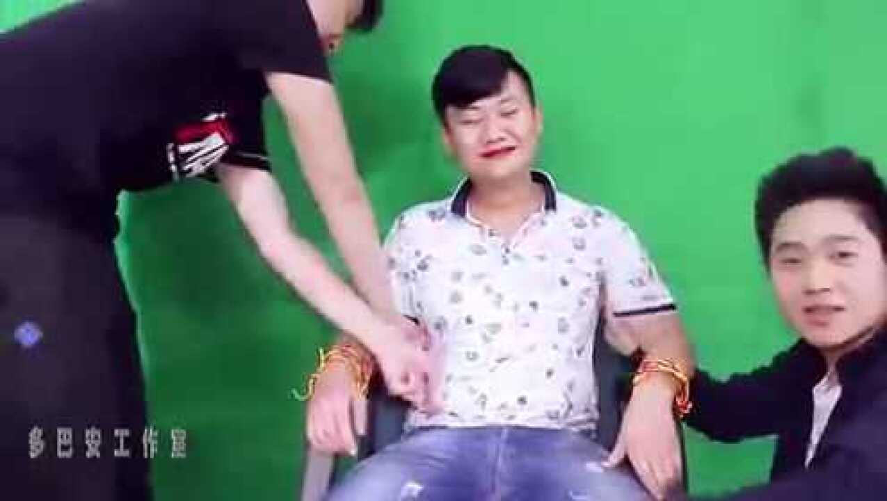 这一期我们不挑战吃的 我们来玩个挠痒痒的游戏_腾讯视频