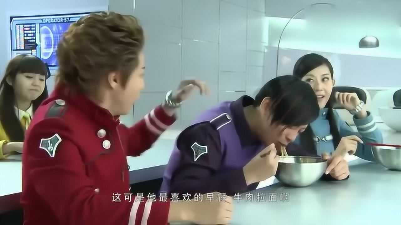 巨神战击队:龙马的基地的伙食太好了,战狼卫吃的笑嘻嘻的