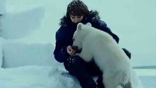 小伙意外捡到小北极熊，顶着暴风雪和严寒来到北极，帮小熊找妈妈