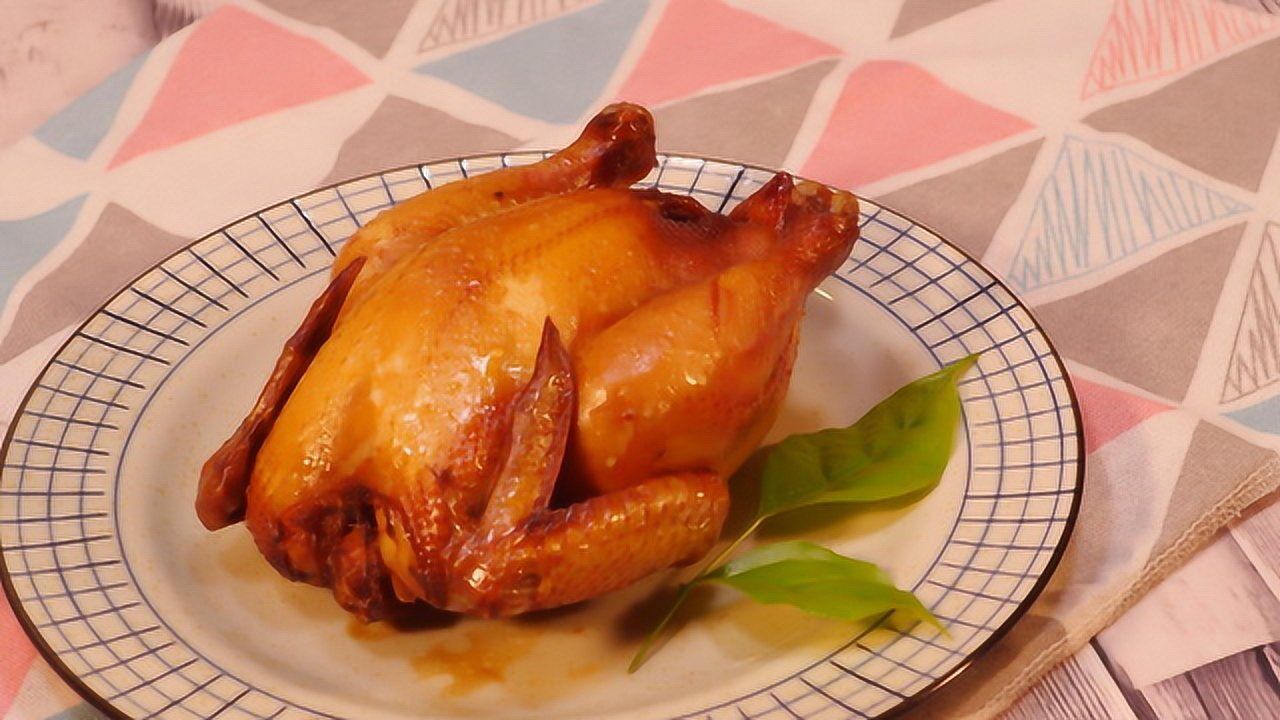 一整只蒜香烤鸡,闻到香气已经馋得不行