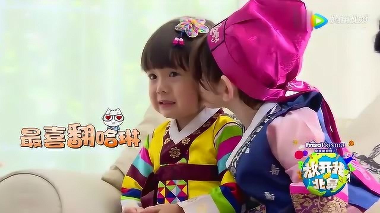 jackson听到互相亲就撅起嘴巴亲向了哈琳太有爱