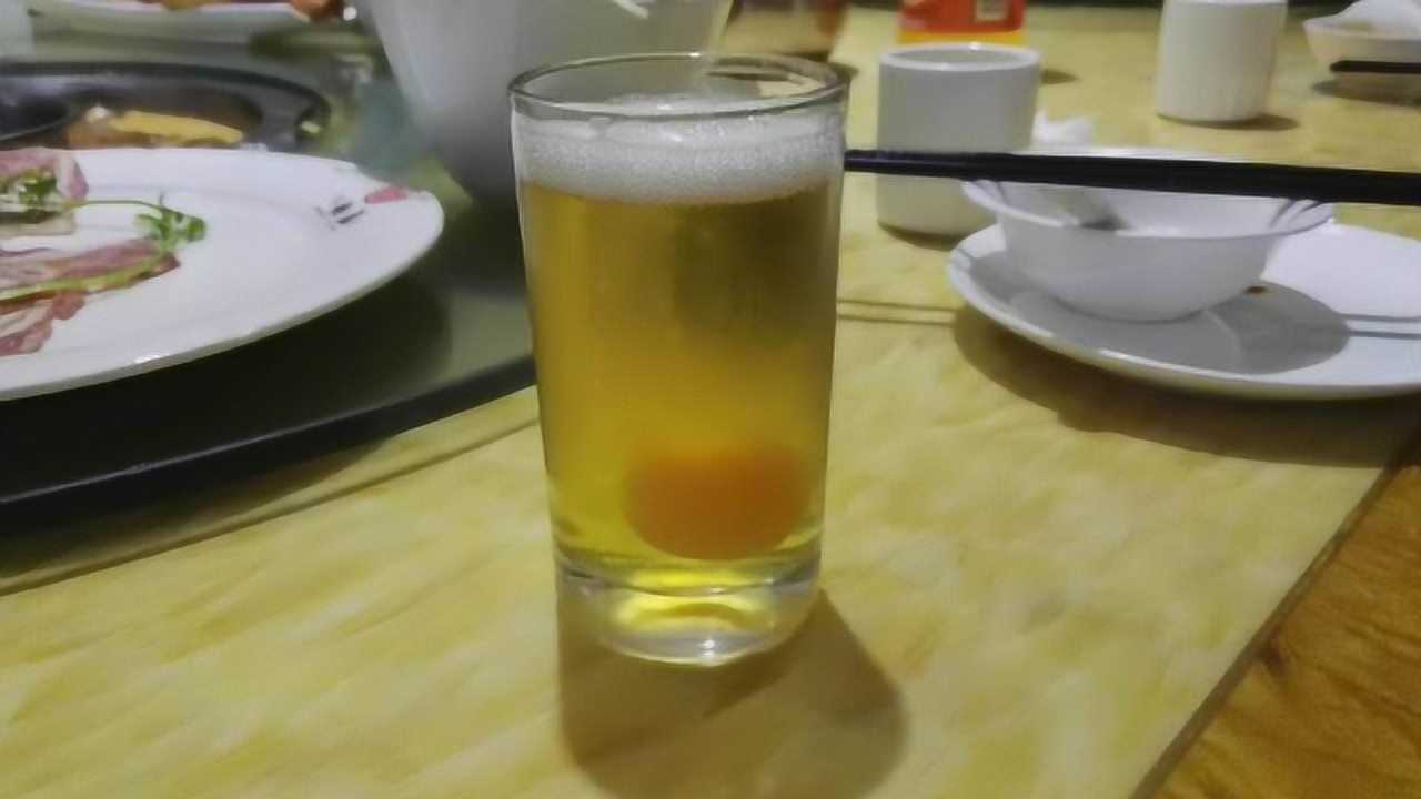 生鸡蛋和啤酒放在一起居然有这种效果对很多的人都有很大帮助