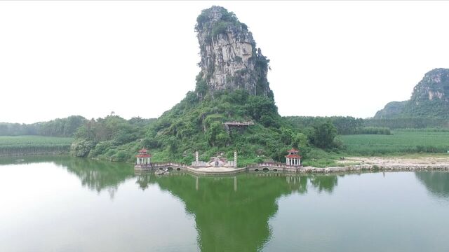 广西山村闻名的超级宝地,是七星伴月的龙穴,古代风水大师的留题地