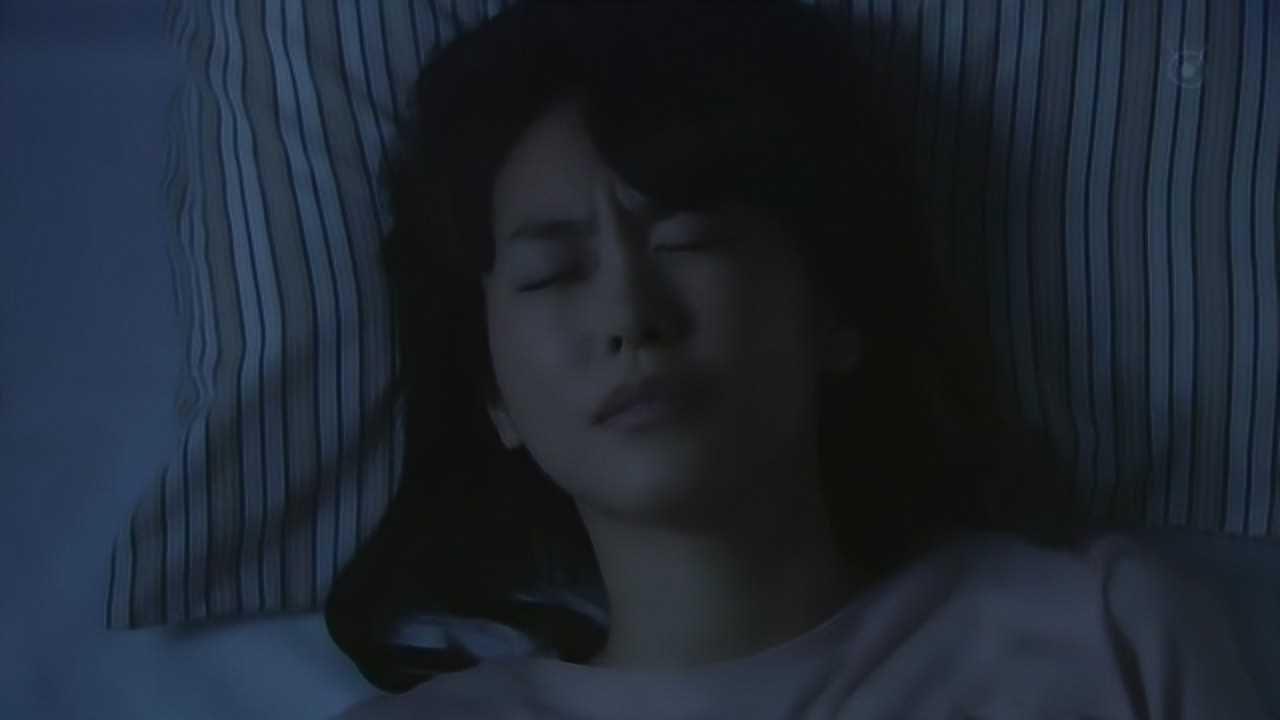 妹子每晚睡觉，都会经历鬼压床，睁开眼睛一看吓坏了_高清