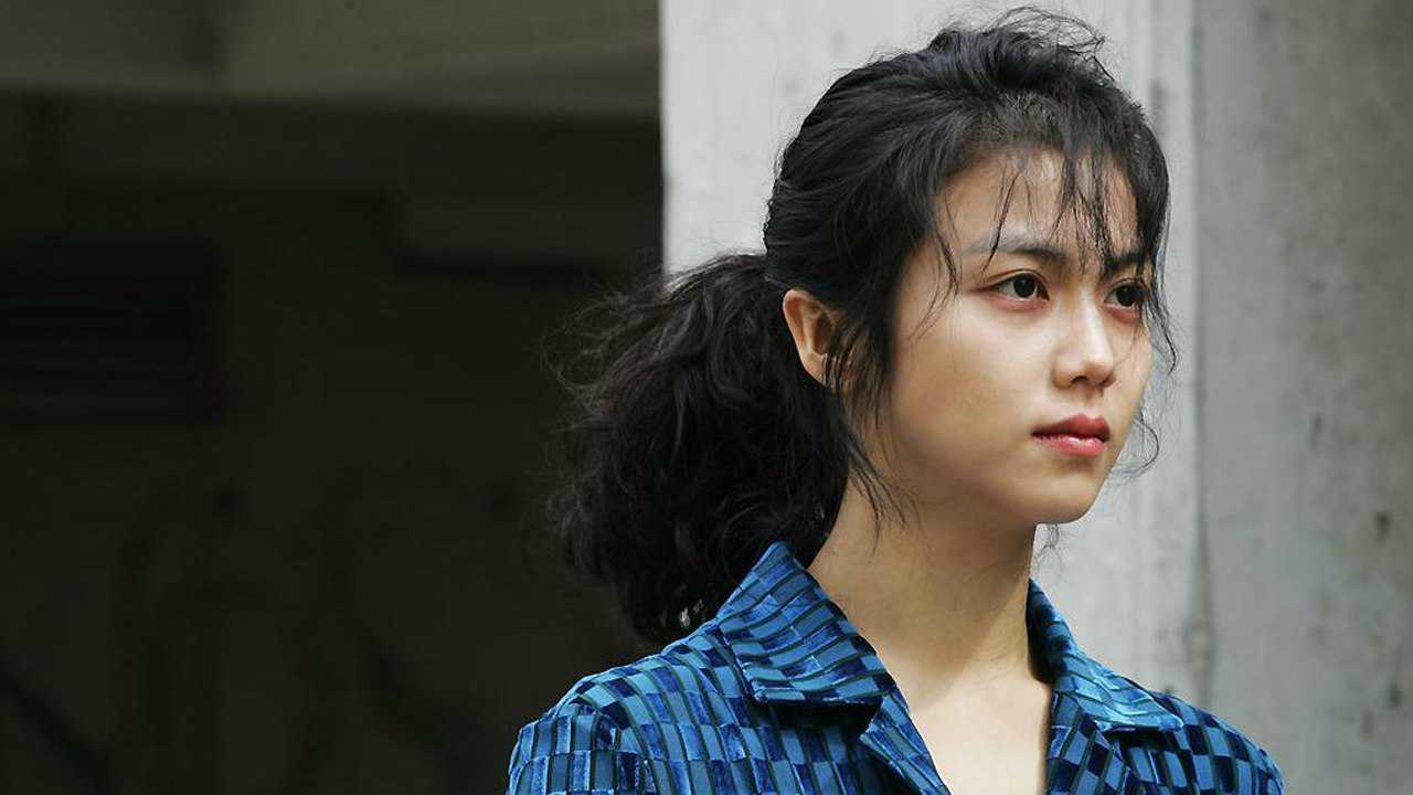 韩国扭曲恐怖电影蝙蝠一个神父的自甘堕落之路