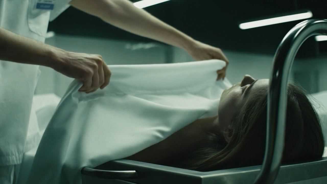 女孩因为长得太美,意外去世后,尸体在太平间还被男人惦记