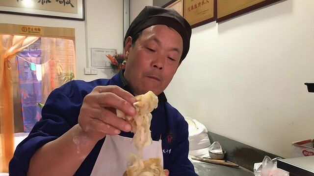 实拍富平大叔做太后饼:生意好一天能卖五六百个,这饼有30多层呢