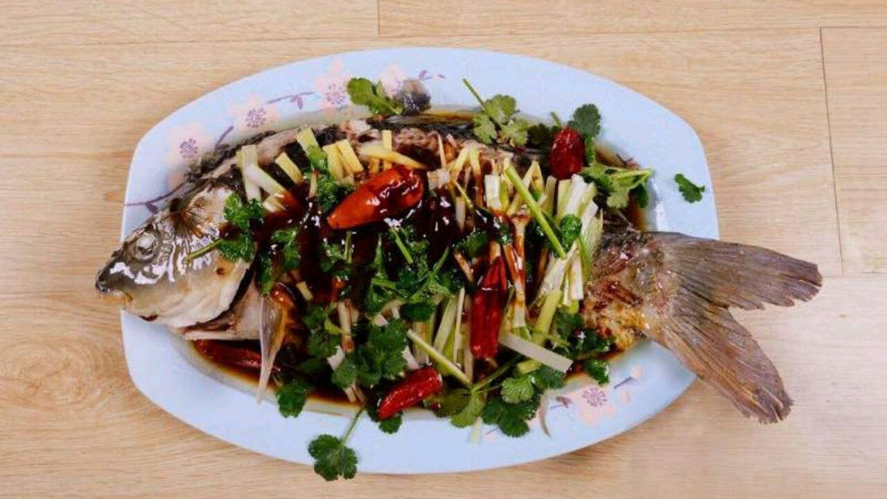 悦食记大厨教你做油泼鲤鱼简单易学